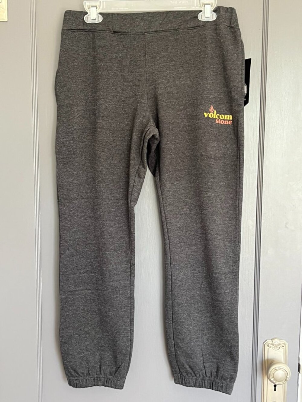 NWT Volcom Big Youth XL Stone Bubbled Sweatpants Boys Joggers Gray Pockets Warm